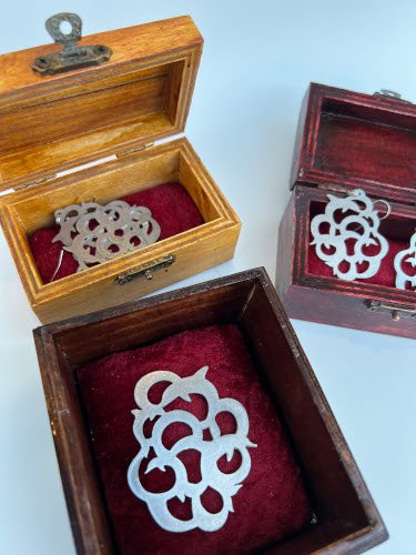 ornament_dolphins_box_sm